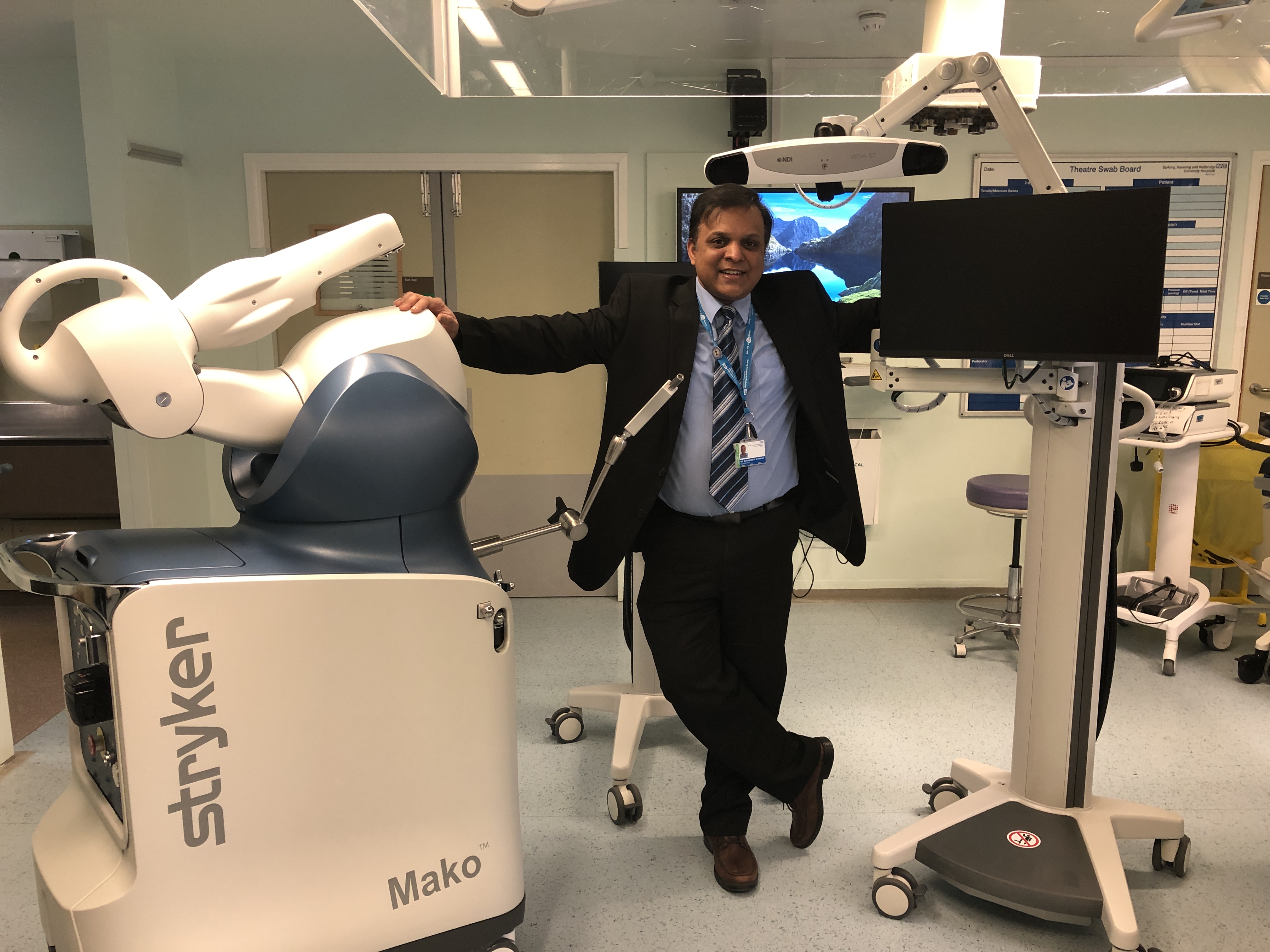 BHRUT NHS Trust marking the 100th patient robotic joint replacement at King George Hospital