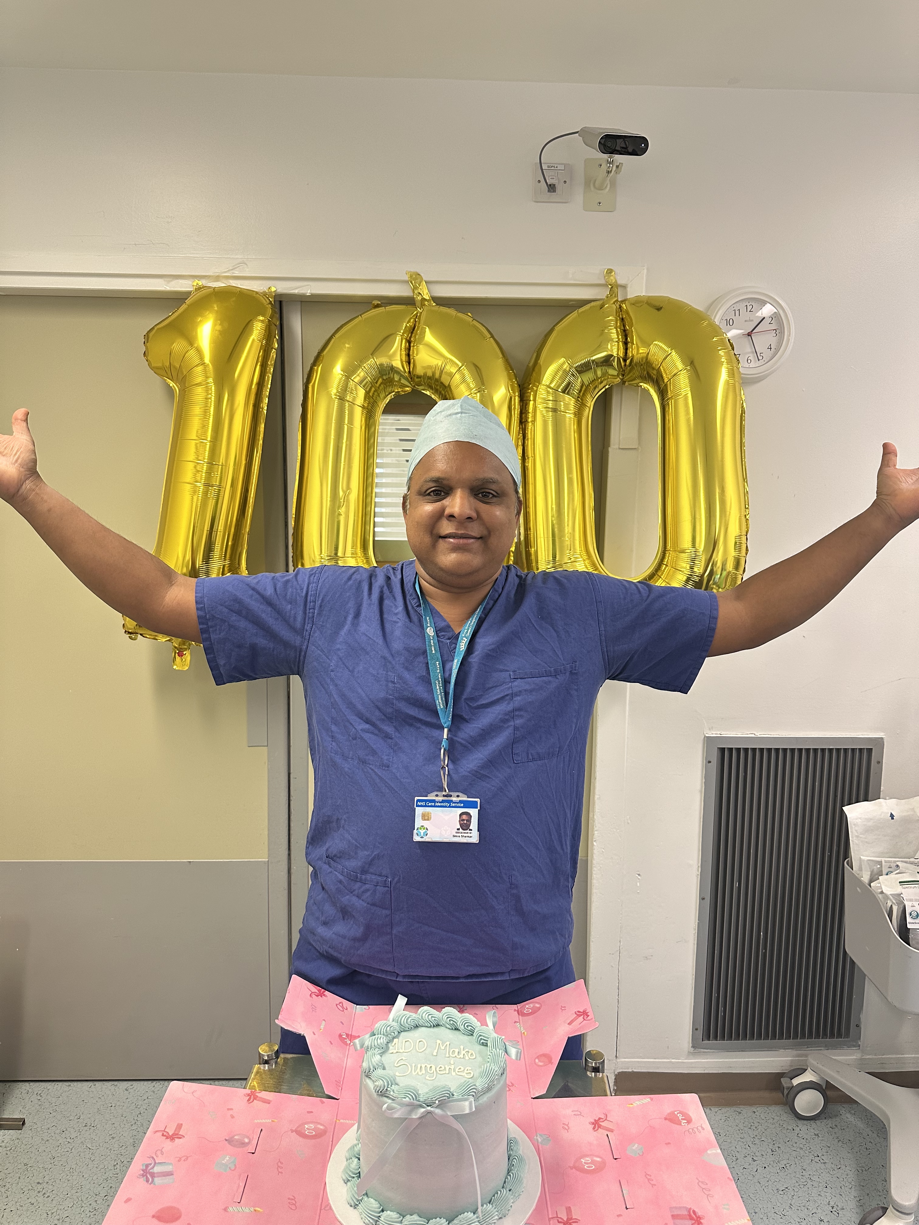 Mr Shivakumar Shankar marking his personal milestone of 100 MAKO robotic-assisted joint replacement procedures at BHRUT